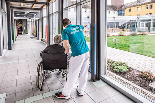 Begleitservice zu den Therapien für unsere Patientinnen und Patienten